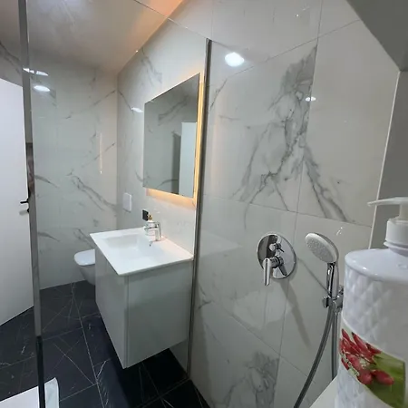 Djakbe Hotel Linze